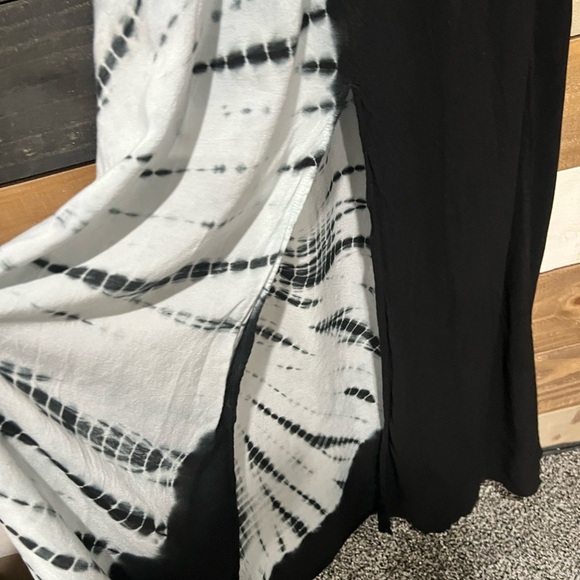 Japna Black and White Casual Maxi Dress with 3/4 Dolman Sleeves - Picture 5 of 5